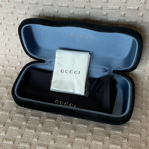 GUCCI VELVET SUNGLASSES CASE - Picture 1 of 9